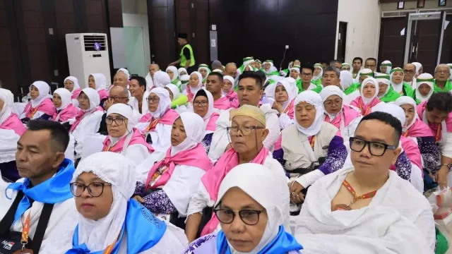 Modus Pakai Visa Kerja, 117 Calon Haji Ilegal Dipulangkan ke Indonesia - GenPI.co Modus Pakai Visa Kerja, 117 Calon Haji Ilegal Dipulangkan ke Indonesia - GenPI.co