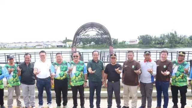 Cegah Bencana Hidrometeorologis, Wagub Cik Ujang Dorong Gerakan Tanam Pohon - GenPI.co Cegah Bencana Hidrometeorologis, Wagub Cik Ujang Dorong Gerakan Tanam Pohon - GenPI.co