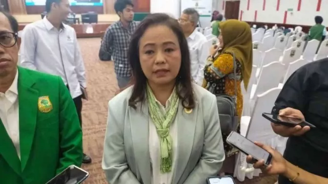 Jokowi Tak Wajib Buktikan Ijazahnya Asli, UGM Disebut Bisa Selesaikan Polemik - GenPI.co