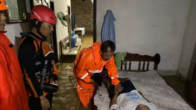Banjir di Trenggalek, 7 Rumah Warga Terisolasi dan 11 KK Terdampak - GenPI.co Banjir di Trenggalek, 7 Rumah Warga Terisolasi dan 11 KK Terdampak - GenPI.co