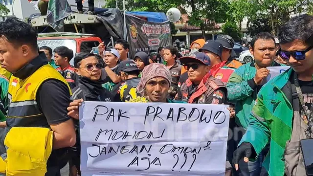 Pengemudi Ojol di Jateng Minta Prabowo Tak Omon-omon Saja, Tarif Harus Dinaikkan - GenPI.co Pengemudi Ojol di Jateng Minta Prabowo Tak Omon-omon Saja, Tarif Harus Dinaikkan - GenPI.co