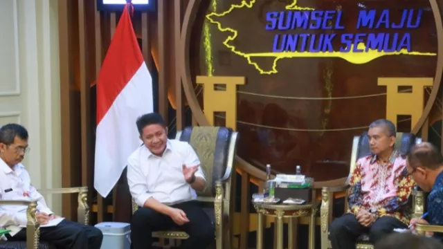Gubernur Sumsel Herman Deru dan Rektor UNSRI Bahas Kerja Sama Kelembagaan dan Transportasi Mahasiswa - GenPI.co Gubernur Sumsel Herman Deru dan Rektor UNSRI Bahas Kerja Sama Kelembagaan dan Transportasi Mahasiswa - GenPI.co