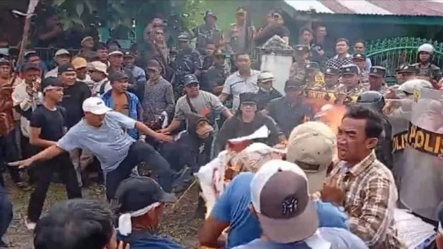 Demo Pilkada Bengkulu Selatan Ricuh, Bawaslu Disebut Mengundang Kegaduhan - GenPI.co Demo Pilkada Bengkulu Selatan Ricuh, Bawaslu Disebut Mengundang Kegaduhan - GenPI.co