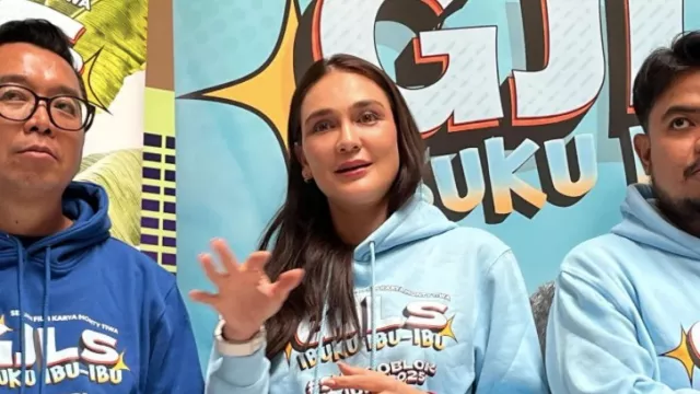 Susah Serius saat Syuting Film GJLS Ibuku Ibu-Ibu, Luna Maya Ngakak Terus - GenPI.co Susah Serius saat Syuting Film GJLS Ibuku Ibu-Ibu, Luna Maya Ngakak Terus - GenPI.co