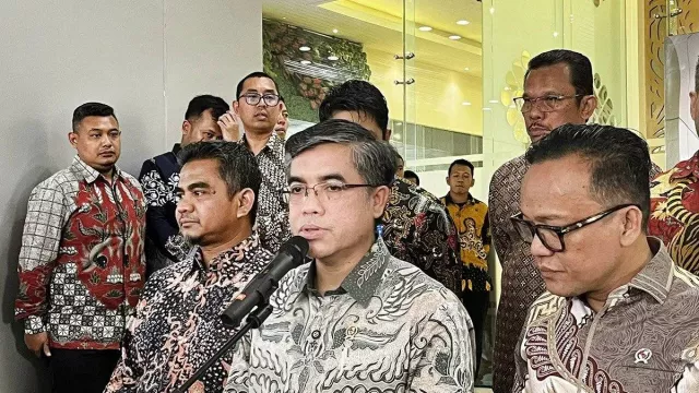 Menaker Ganti Total Direktorat TKA, Buntut Korupsi Izin Tenaga Kerja Asing - GenPI.co Menaker Ganti Total Direktorat TKA, Buntut Korupsi Izin Tenaga Kerja Asing - GenPI.co