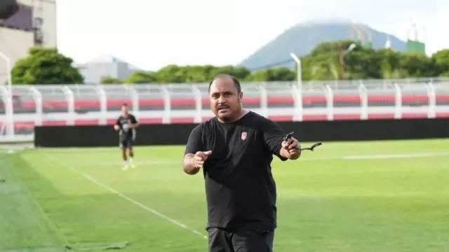 Imran Nahumarury Sambut Rencana 11 Pemain Asing di Liga 1, Persaingan Jadi Ketat - GenPI.co Imran Nahumarury Sambut Rencana 11 Pemain Asing di Liga 1, Persaingan Jadi Ketat - GenPI.co