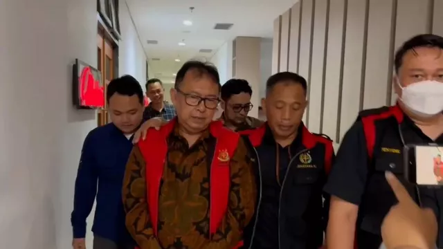 Terlibat Korupsi Bandung Zoo, Mantan Sekda Bandung Ditahan 20 Hari ke Depan - GenPI.co Terlibat Korupsi Bandung Zoo, Mantan Sekda Bandung Ditahan 20 Hari ke Depan - GenPI.co