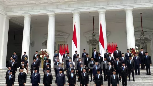 3 Menteri yang Sering Kontroversi dan Hanya Bikin Beban, Sebaiknya Diganti - GenPI.co 3 Menteri yang Sering Kontroversi dan Hanya Bikin Beban, Sebaiknya Diganti - GenPI.co