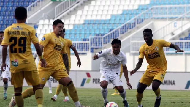 Semen Padang Bertahan, PSS Sleman dan Barito Putera Turun Kasta - GenPI.co Semen Padang Bertahan, PSS Sleman dan Barito Putera Turun Kasta - GenPI.co