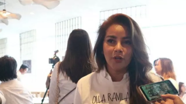 Jadi Ibu Tunggal, Olla Ramlan Sering Menangis Diam-Diam - GenPI.co Jadi Ibu Tunggal, Olla Ramlan Sering Menangis Diam-Diam - GenPI.co