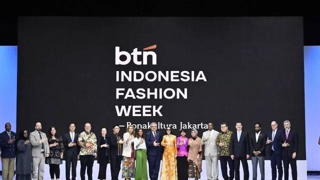 Indonesia Fashion Week 2025 Resmi Dibuka, Angkat Tema Ronakultura Jakarta - GenPI.co Indonesia Fashion Week 2025 Resmi Dibuka, Angkat Tema Ronakultura Jakarta - GenPI.co