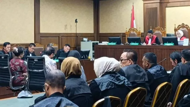 Didakwa Suap & Gratifikasi, Mantan Pejabat MA Zarof Ricar Dituntut 20 Tahun Penjara - GenPI.co Didakwa Suap & Gratifikasi, Mantan Pejabat MA Zarof Ricar Dituntut 20 Tahun Penjara - GenPI.co