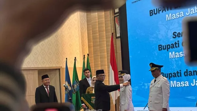 Ratu Zakiyah Langsung Umbar Janji Seusai Dilantik, Guru Ngaji Akan Diberi Insentif - GenPI.co Ratu Zakiyah Langsung Umbar Janji Seusai Dilantik, Guru Ngaji Akan Diberi Insentif - GenPI.co