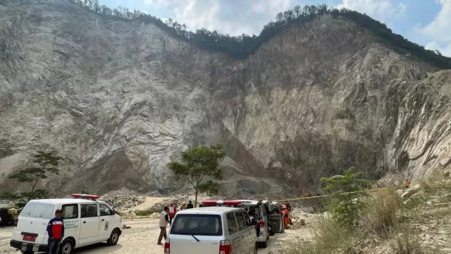 Al-Zariyah Sudah Dilarang Menambang Sebelum Longsor Gunung Kuda - GenPI.co Al-Zariyah Sudah Dilarang Menambang Sebelum Longsor Gunung Kuda - GenPI.co