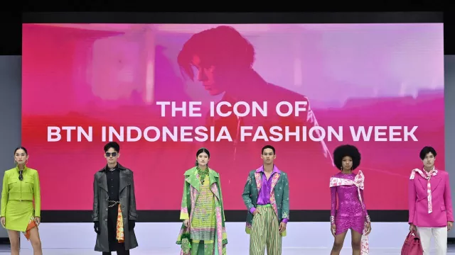 Dikunjungi 34.000 Orang, Indonesia Fashion Week 2025 Resmi Ditutup - GenPI.co Dikunjungi 34.000 Orang, Indonesia Fashion Week 2025 Resmi Ditutup - GenPI.co