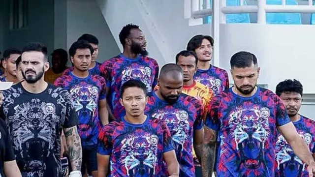 Arema FC Tak Banyak Rombak Tim, Mayoritas Pemain Dipertahankan - GenPI.co Arema FC Tak Banyak Rombak Tim, Mayoritas Pemain Dipertahankan - GenPI.co