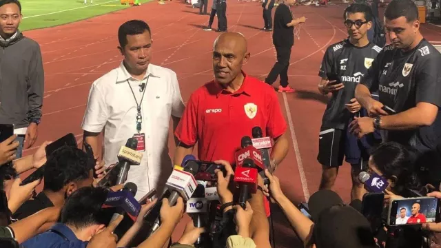Bukan Soal Tinggi Badan, Simon Tahamata Cari Pemain Cerdas - GenPI.co Bukan Soal Tinggi Badan, Simon Tahamata Cari Pemain Cerdas - GenPI.co
