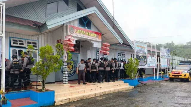 19 Napi Lapas Nabire Kabur Seusai Serang Sipir, Separuh Diduga KKB - GenPI.co 19 Napi Lapas Nabire Kabur Seusai Serang Sipir, Separuh Diduga KKB - GenPI.co