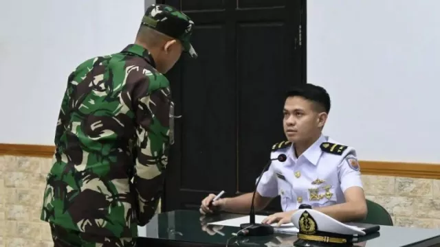 Prajurit TNI Pembunuh Jurnalis Dituntut Penjara Seumur Hidup & Terancam Dipecat - GenPI.co Prajurit TNI Pembunuh Jurnalis Dituntut Penjara Seumur Hidup & Terancam Dipecat - GenPI.co