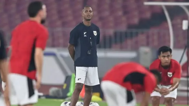 Kluivert Coret 5 Pemain Timnas Jelang Lawan China, Asnawi dan Arhan Out - GenPI.co Kluivert Coret 5 Pemain Timnas Jelang Lawan China, Asnawi dan Arhan Out - GenPI.co