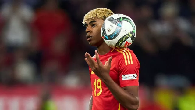 Lamine Yamal Tidak Akan Raih Ballon d'Or 2025, Kata Cristiano Ronaldo - GenPI.co