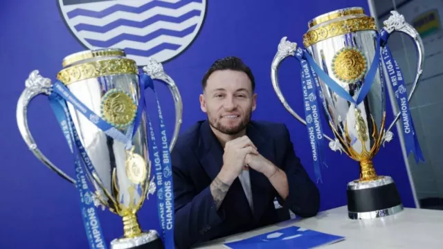 Bobotoh Bisa Tenang! Marc Klok Resmi Perpanjang Masa Bakti di Persib hingga 2027 - GenPI.co Bobotoh Bisa Tenang! Marc Klok Resmi Perpanjang Masa Bakti di Persib hingga 2027 - GenPI.co
