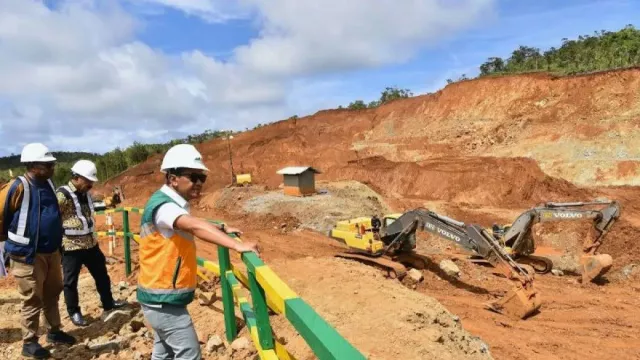 Berbeda di Media Sosial, Bahlil Klaim Warga Menangis Minta Tambang Pulau Gag Dilanjut - GenPI.co Berbeda di Media Sosial, Bahlil Klaim Warga Menangis Minta Tambang Pulau Gag Dilanjut - GenPI.co