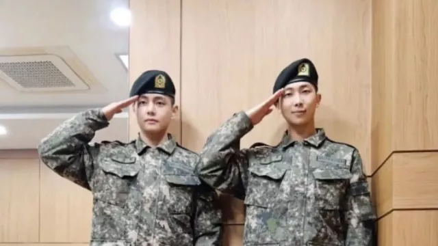 RM BTS dan V Selesai Wamil Terpendek Sepanjang Sejarah, Fans Langsung Heboh - GenPI.co RM BTS dan V Selesai Wamil Terpendek Sepanjang Sejarah, Fans Langsung Heboh - GenPI.co