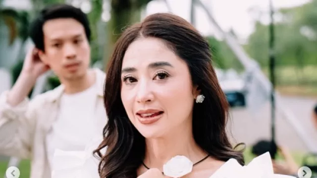 Ogah Terburu-buru Terima Pria, Dewi Perssik Pengin Taaruf - GenPI.co Ogah Terburu-buru Terima Pria, Dewi Perssik Pengin Taaruf - GenPI.co
