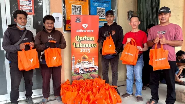 Lalamove Bagikan Daging Kurban ke Mitra Pengemudi via Program DeliverCare - GenPI.co Lalamove Bagikan Daging Kurban ke Mitra Pengemudi via Program DeliverCare - GenPI.co
