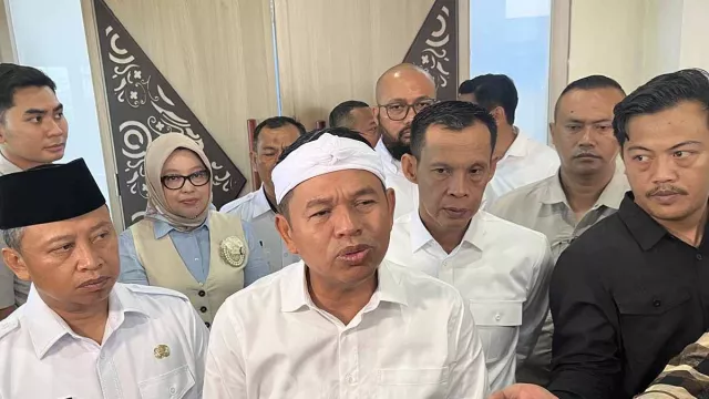 Dedi Mulyadi Ogah Nurut Pusat, ASN Tetap Dilarang Rapat di Hotel - GenPI.co Dedi Mulyadi Ogah Nurut Pusat, ASN Tetap Dilarang Rapat di Hotel - GenPI.co