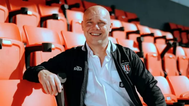 Johnny Jansen Pimpin Latihan Perdana Bali United 22 Juni - GenPI.co Johnny Jansen Pimpin Latihan Perdana Bali United 22 Juni - GenPI.co