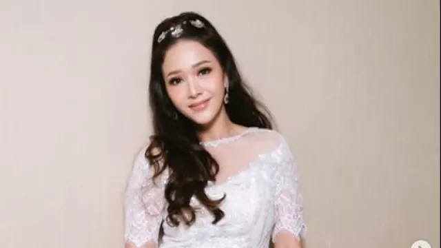 Al Ghazali Siap Menikah, Maia Estianty Ngaku Melihat dari Jauh - GenPI.co Al Ghazali Siap Menikah, Maia Estianty Ngaku Melihat dari Jauh - GenPI.co