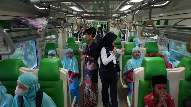 Ajak Anak Kenal Dunia Perkeretaapian, Daop 6 Hadirkan Schooliday - GenPI.co Ajak Anak Kenal Dunia Perkeretaapian, Daop 6 Hadirkan Schooliday - GenPI.co