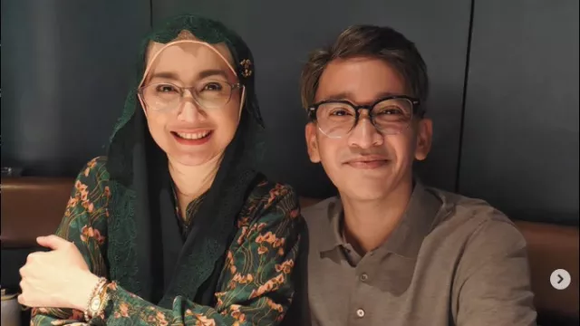 Ruben Onsu Pamer Kedekatan dengan Desy Ratnasari, Netizen Makin Heboh - GenPI.co Ruben Onsu Pamer Kedekatan dengan Desy Ratnasari, Netizen Makin Heboh - GenPI.co