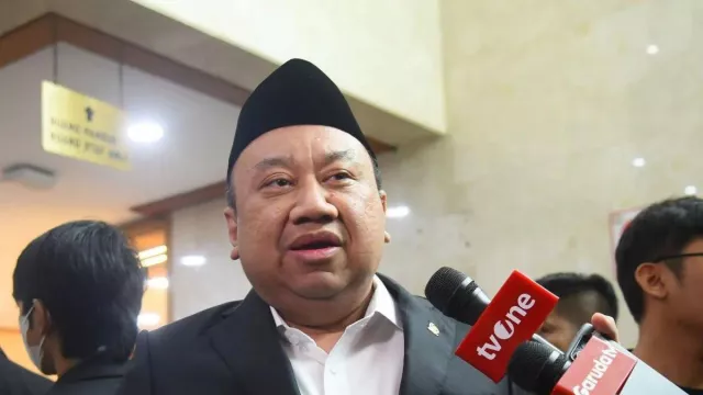 DPR RI Bakal Cecar Fadli Zon soal Penyangkalan Perkosaan Massal Tragedi Mei 1998 - GenPI.co DPR RI Bakal Cecar Fadli Zon soal Penyangkalan Perkosaan Massal Tragedi Mei 1998 - GenPI.co