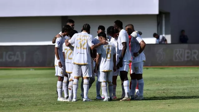 Arema FC Mulai Latihan Perdana Tanpa Pelatih Kepala, 2 Wajah Baru Bergabung - GenPI.co Arema FC Mulai Latihan Perdana Tanpa Pelatih Kepala, 2 Wajah Baru Bergabung - GenPI.co