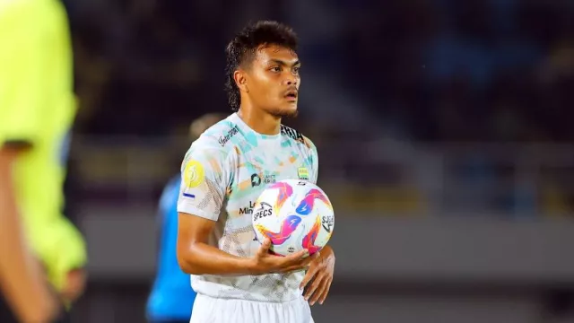 Rachmat Irianto Pulang Kampung ke Persebaya, Teken Kontrak Jangka Panjang - GenPI.co Rachmat Irianto Pulang Kampung ke Persebaya, Teken Kontrak Jangka Panjang - GenPI.co