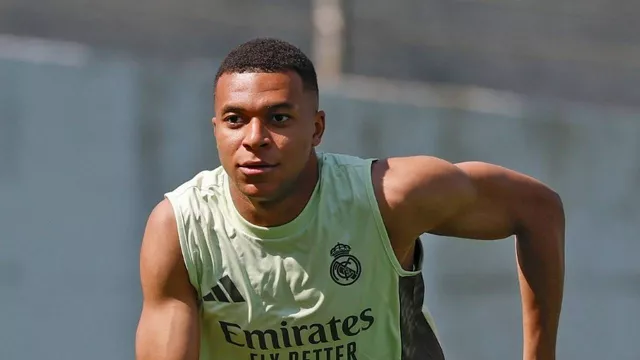 Penyakitnya Makin Parah, Kylian Mbappe Dibawa ke Rumah Sakit - GenPI.co Penyakitnya Makin Parah, Kylian Mbappe Dibawa ke Rumah Sakit - GenPI.co