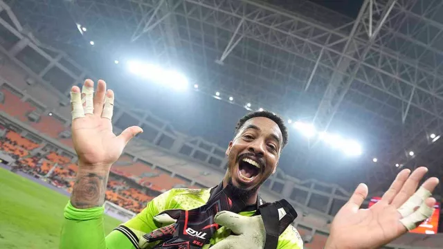 Kontrak Diperpanjang, Kiper Persija Jakarta Carlos Eduardo Ingin Rasakan Juara - GenPI.co Kontrak Diperpanjang, Kiper Persija Jakarta Carlos Eduardo Ingin Rasakan Juara - GenPI.co