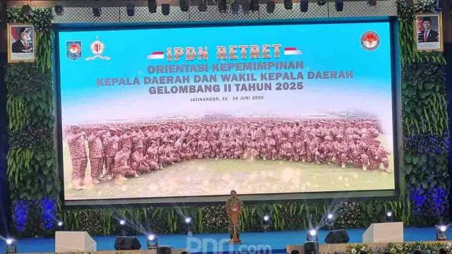 Tito Karnavian Singgung Kelakuan Lucky Hakim di Hadapan 84 Kepala Daerah - GenPI.co Tito Karnavian Singgung Kelakuan Lucky Hakim di Hadapan 84 Kepala Daerah - GenPI.co