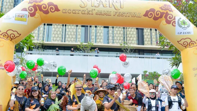 Sempurnakan Tradisi Menjamu lewat Panggung Fashion Indonesia - GenPI.co Sempurnakan Tradisi Menjamu lewat Panggung Fashion Indonesia - GenPI.co