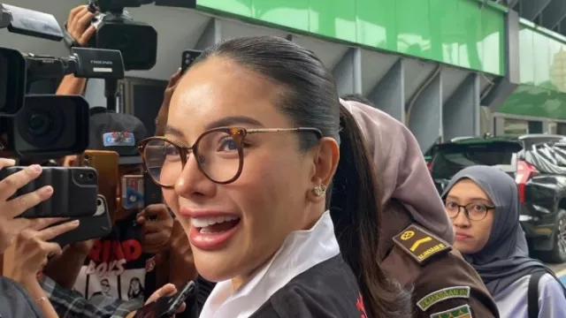 Jalani Sidang Lawan Reza Gladys, Nikita Mirzani Didoakan Lolly - GenPI.co