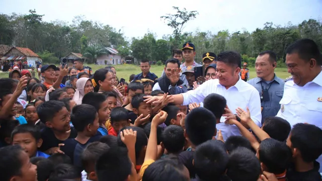 Gubernur Herman Deru Resmikan Jaringan Listrik Penyulang Kapal di Kabupaten PALI - GenPI.co Gubernur Herman Deru Resmikan Jaringan Listrik Penyulang Kapal di Kabupaten PALI - GenPI.co