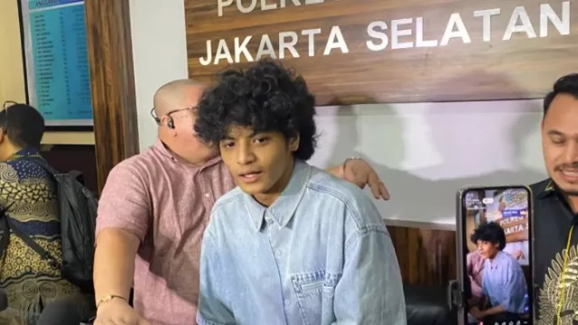 Ibu Kangen Berkumpul dengan Vadel Badjideh, Insyaallah Ada Jalan - GenPI.co Ibu Kangen Berkumpul dengan Vadel Badjideh, Insyaallah Ada Jalan - GenPI.co