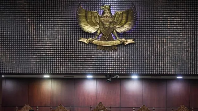 MK Putuskan Pemilu Nasional dan Daerah Digelar Terpisah, Minimal Jeda 2 Tahun - GenPI.co MK Putuskan Pemilu Nasional dan Daerah Digelar Terpisah, Minimal Jeda 2 Tahun - GenPI.co