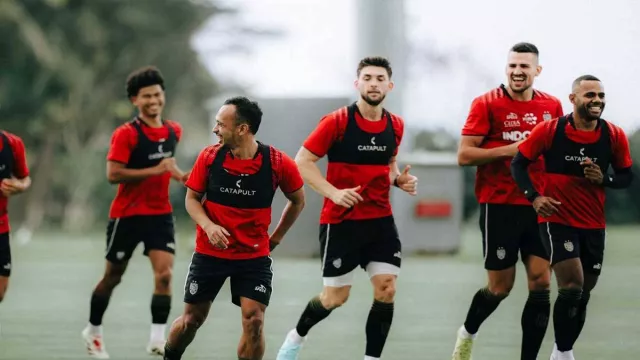 Latihan Perdana Bali United, Johnny Jansen Jajaki Kualitas Pemain - GenPI.co Latihan Perdana Bali United, Johnny Jansen Jajaki Kualitas Pemain - GenPI.co