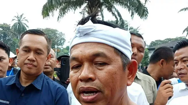 Dedi Mulyadi Sebut Iuran Bonus Persib Bandung Jangan Dipaksakan - GenPI.co Dedi Mulyadi Sebut Iuran Bonus Persib Bandung Jangan Dipaksakan - GenPI.co