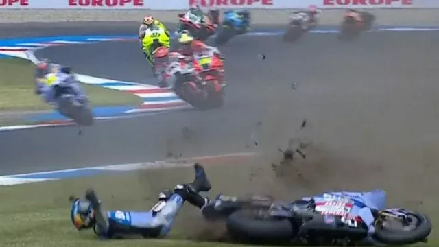 Tekanan Rem Jadi Biang Kerok Alex Marquez Jatuh di MotoGP Belanda 2025 - GenPI.co Tekanan Rem Jadi Biang Kerok Alex Marquez Jatuh di MotoGP Belanda 2025 - GenPI.co