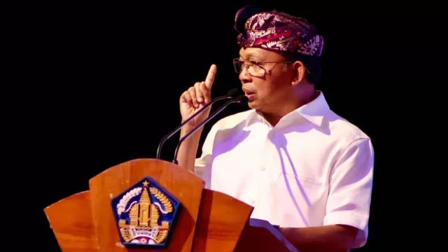 Wayan Koster Akui Ada PHK di Bali, Tapi Bukan di Sektor Wisata - GenPI.co Wayan Koster Akui Ada PHK di Bali, Tapi Bukan di Sektor Wisata - GenPI.co